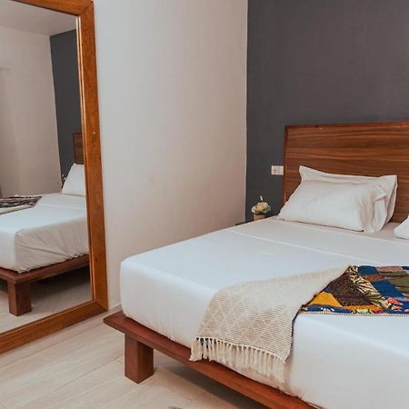 Ahome Guest House & Lounge Lomé Buitenkant foto
