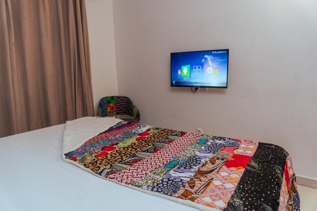 Ahome Guest House & Lounge Lomé Buitenkant foto